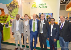 Jan Doldersum, Rijk Zwaan, likes to collect all his co-workers for the photo.